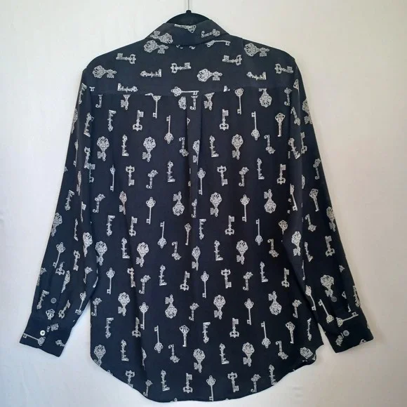 Equipment Femme Black White 100% Silk Skeleton Key Print Button Down Shirt S - Picture 9 of 10